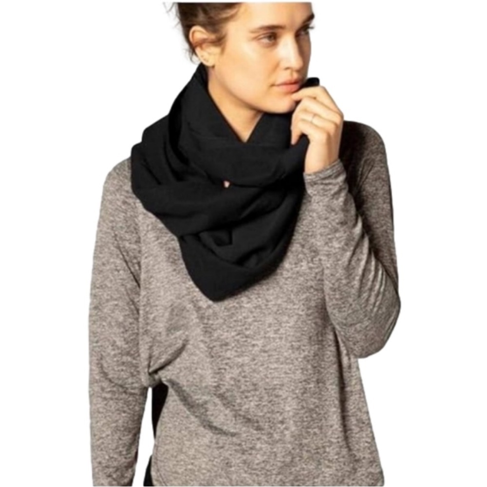 🆕 NWT Beyond Yoga Hidden Pocket Infinity Scarf Black Ultra Soft